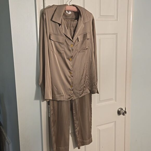 Montserrat new york womans size small lounge wair outfit - Picture 4 of 5